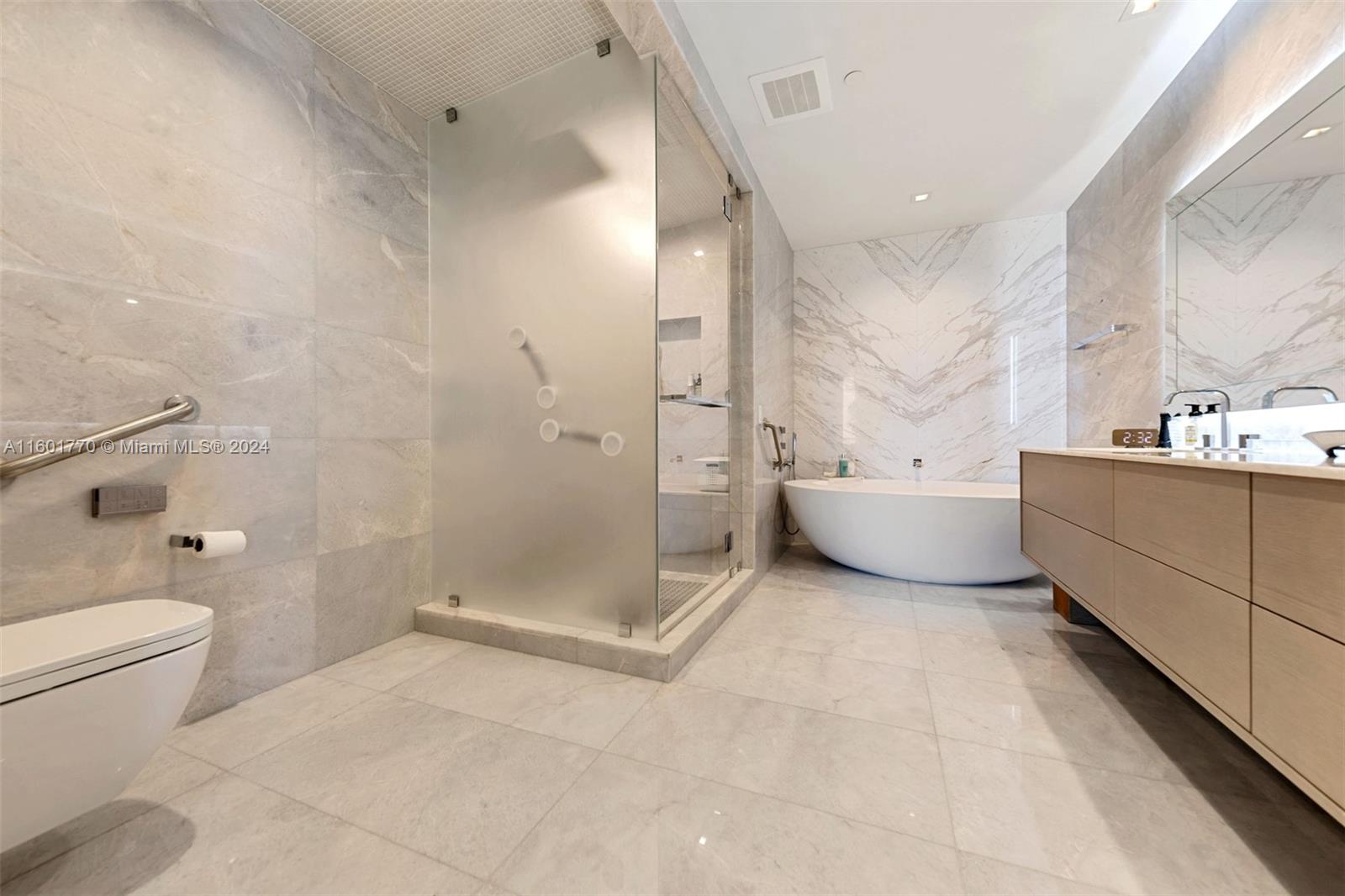 18501 Collins Ave # 2201