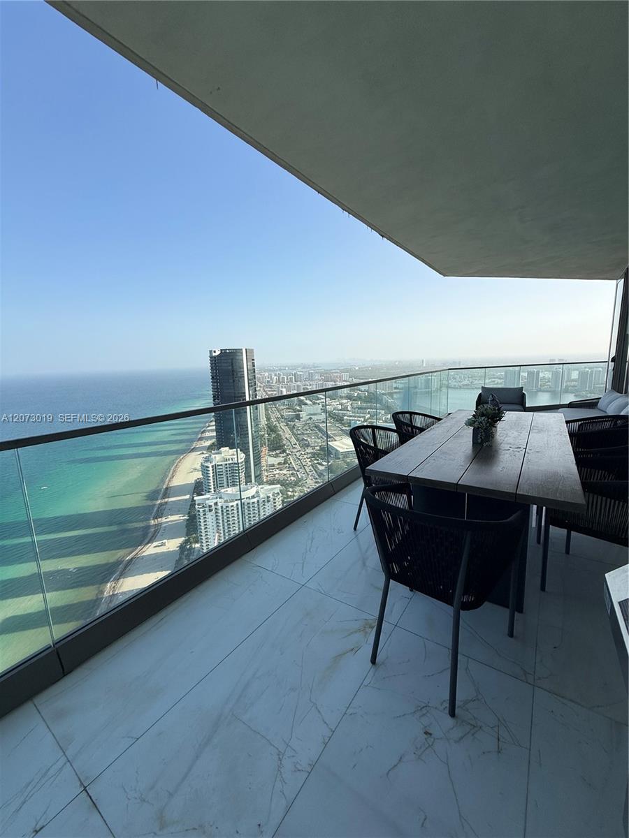 18975 Collins Ave # 5404