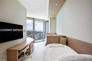18975 Collins Ave # 5404