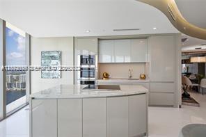 18975 Collins Ave # 5404