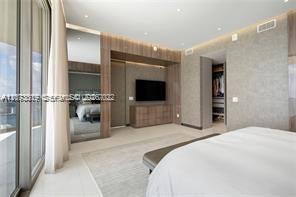 18975 Collins Ave # 5404