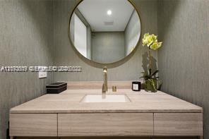 18975 Collins Ave # 5404