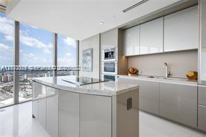 18975 Collins Ave # 5404