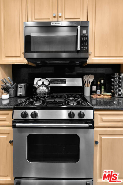 851 N San Vicente Blvd Unit: 121