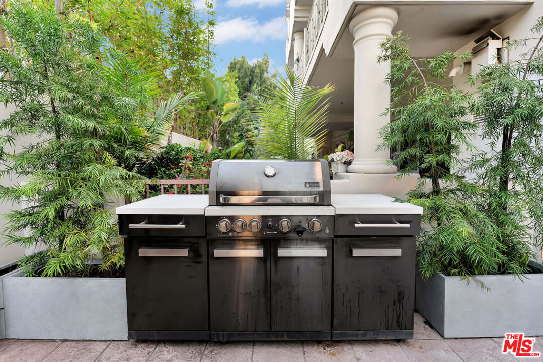 851 N San Vicente Blvd Unit: 121