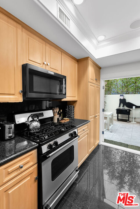 851 N San Vicente Blvd Unit: 121