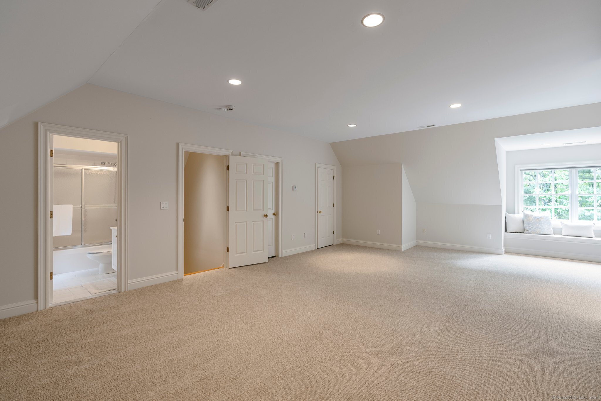 3 Farnham Way