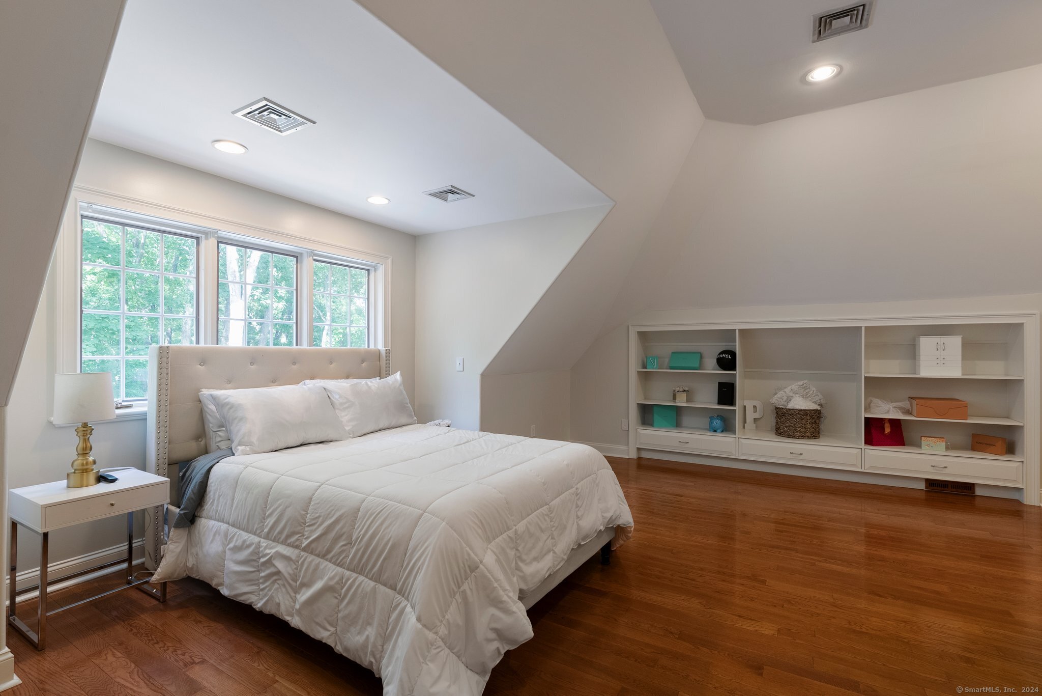 30 Pembroke Hill