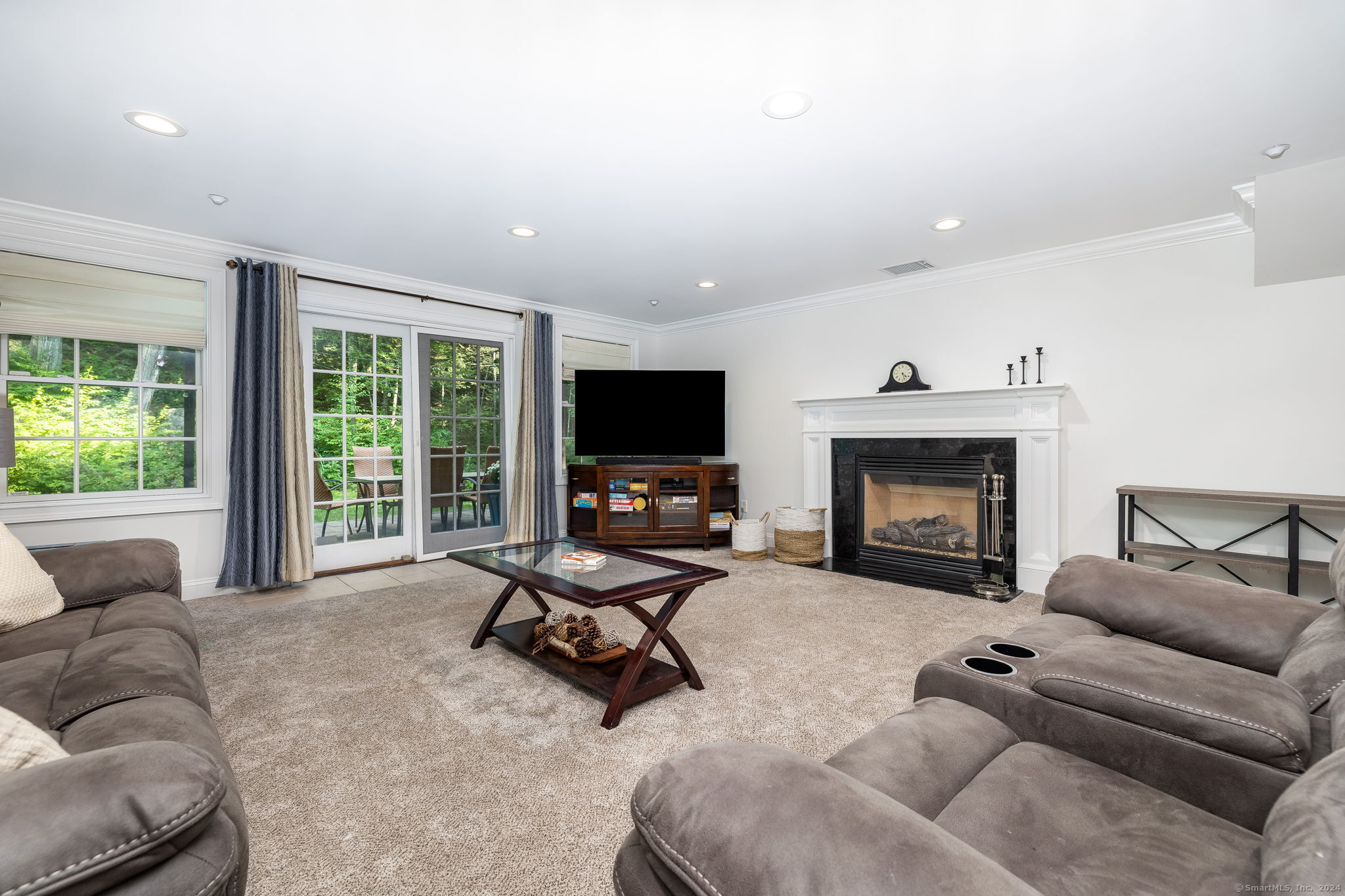 586 Deercliff Road