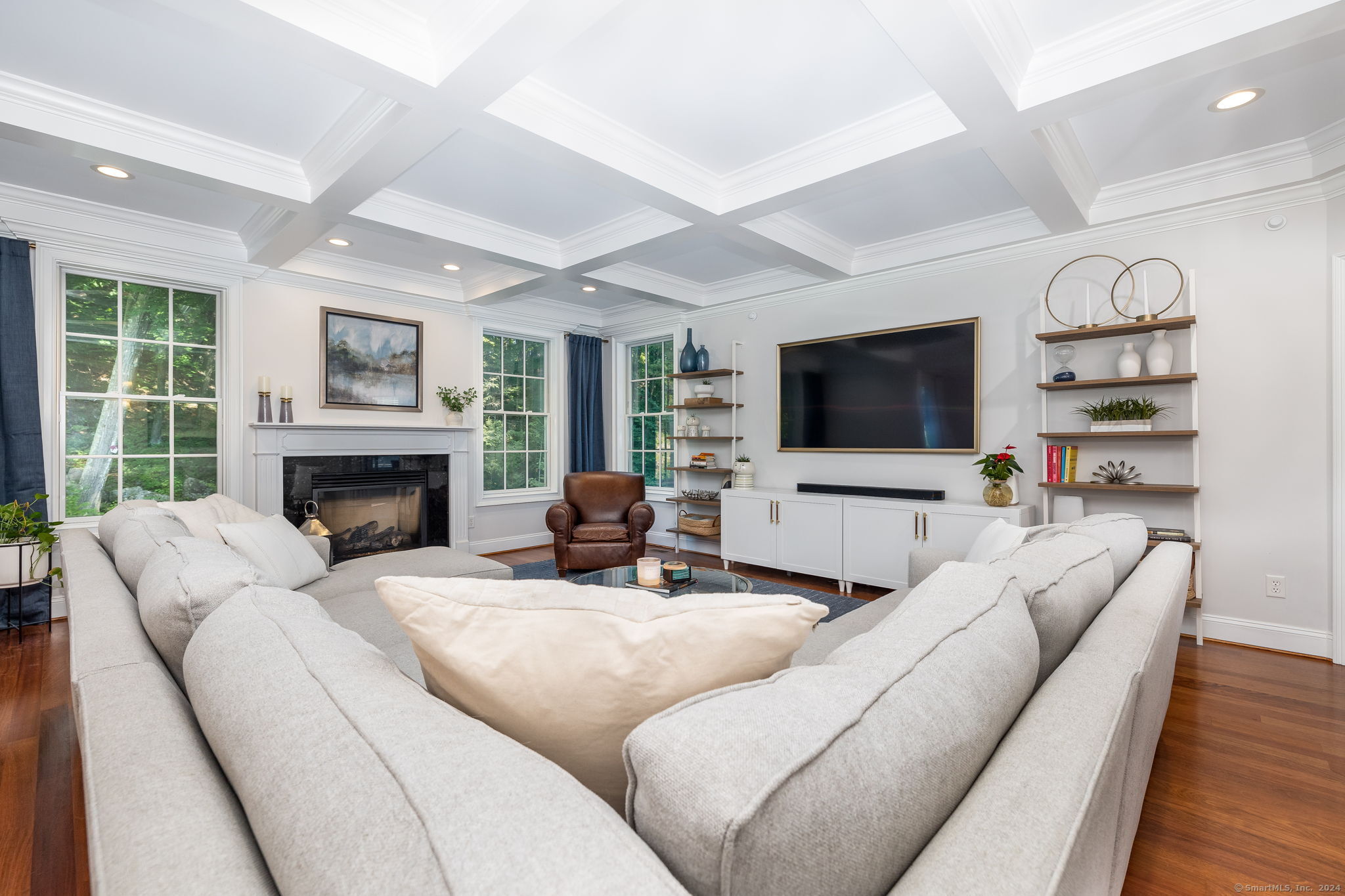 586 Deercliff Road