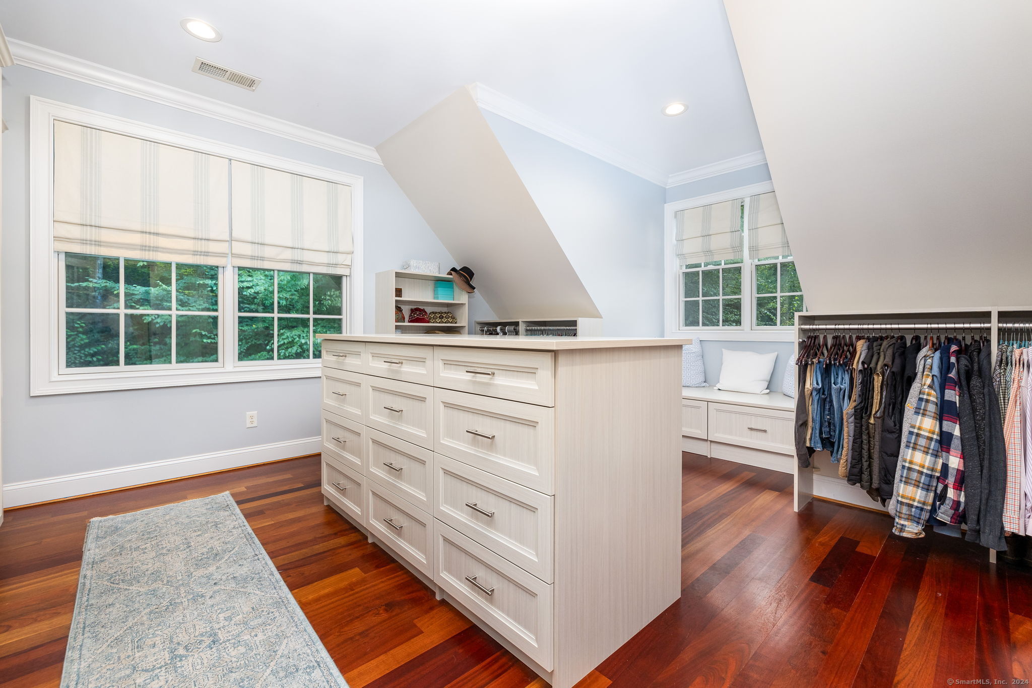 586 Deercliff Road