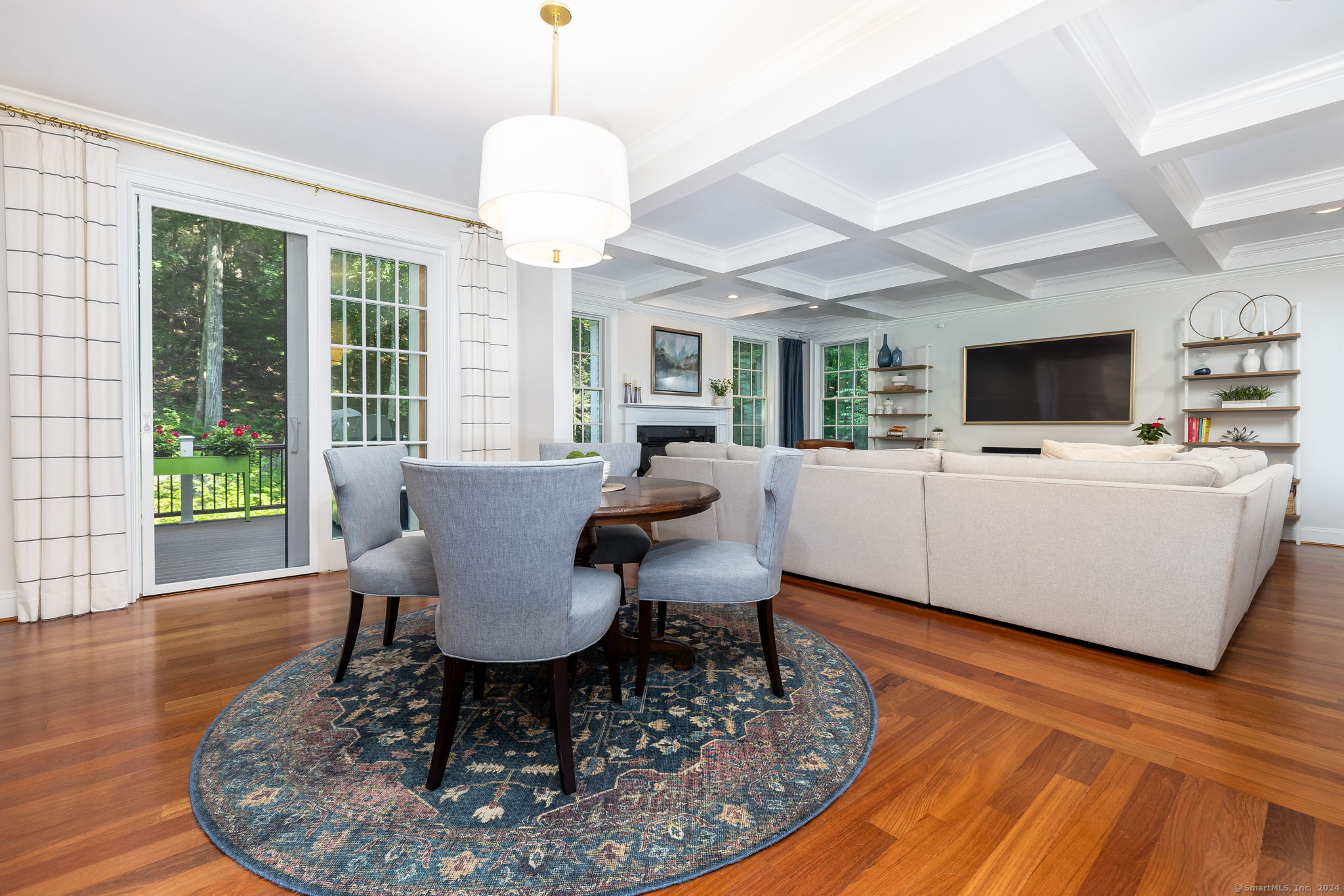 586 Deercliff Road