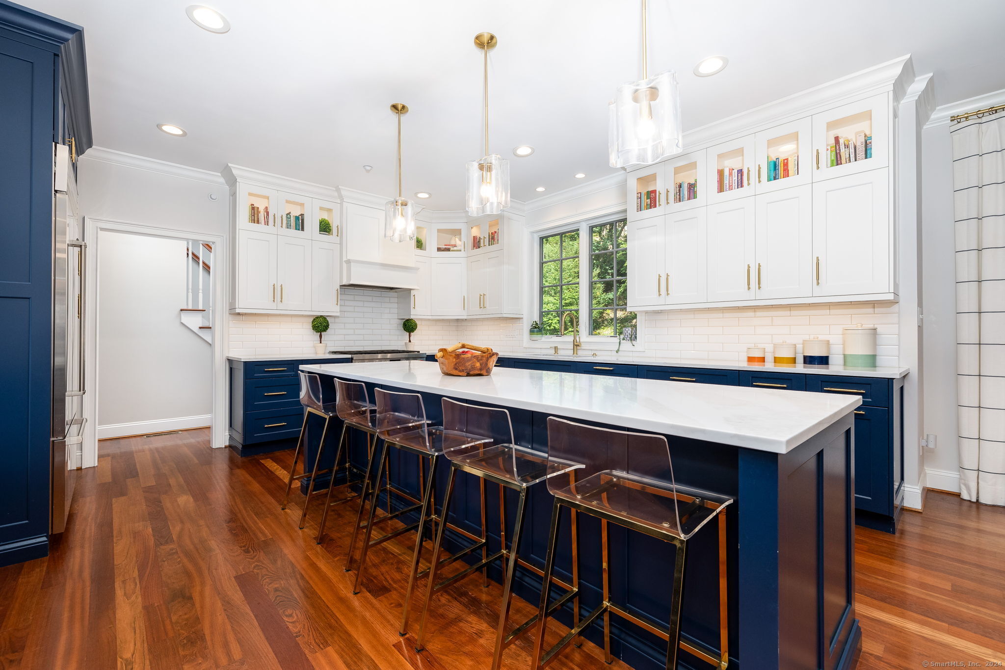 586 Deercliff Road