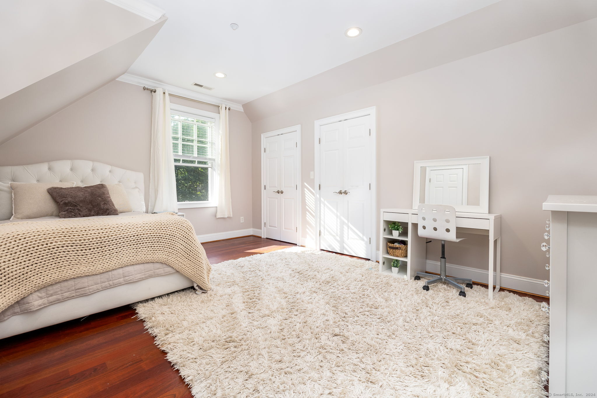 586 Deercliff Road