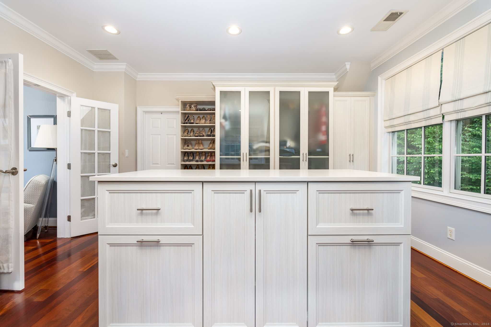 586 Deercliff Road