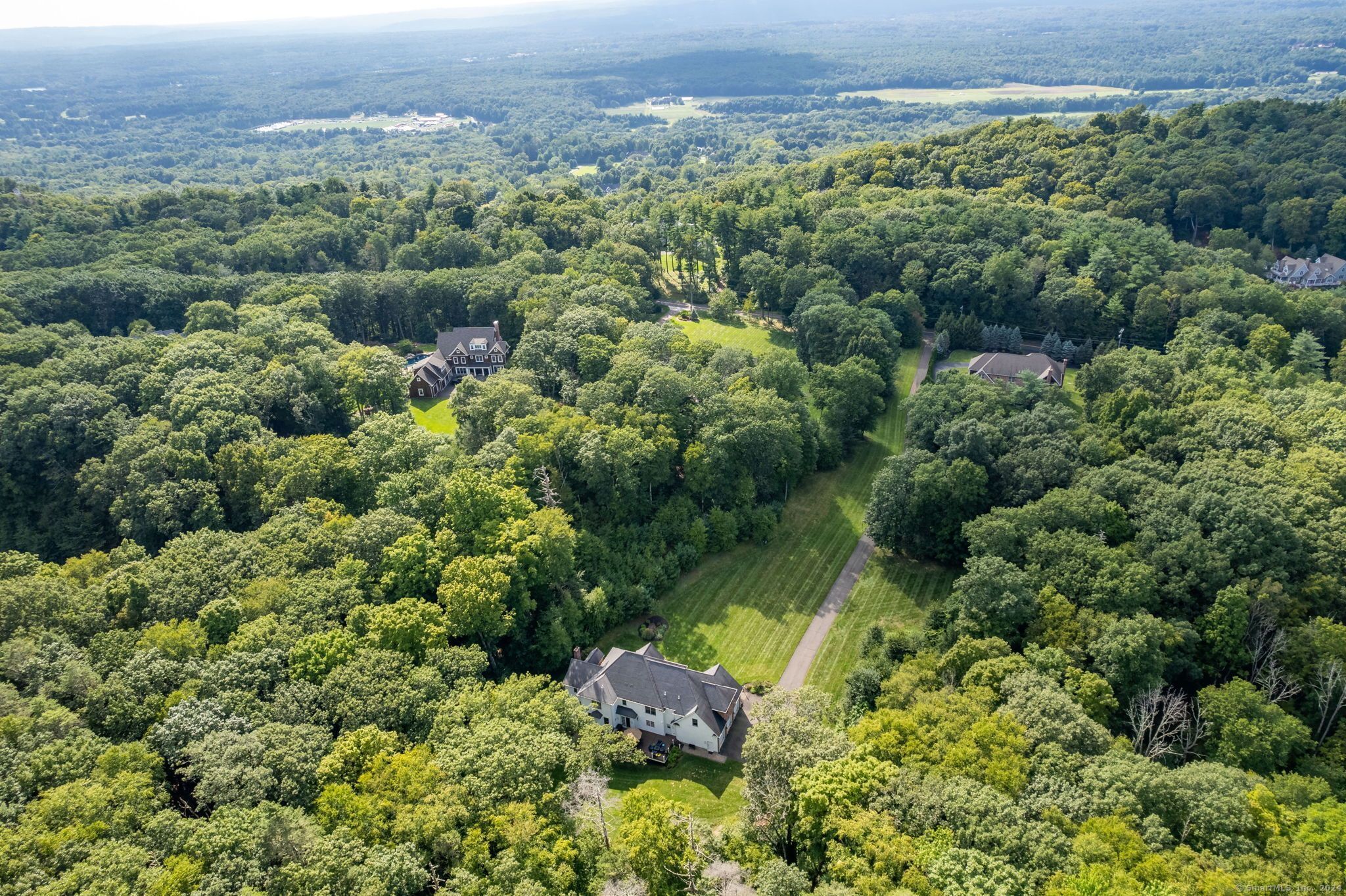 586 Deercliff Road