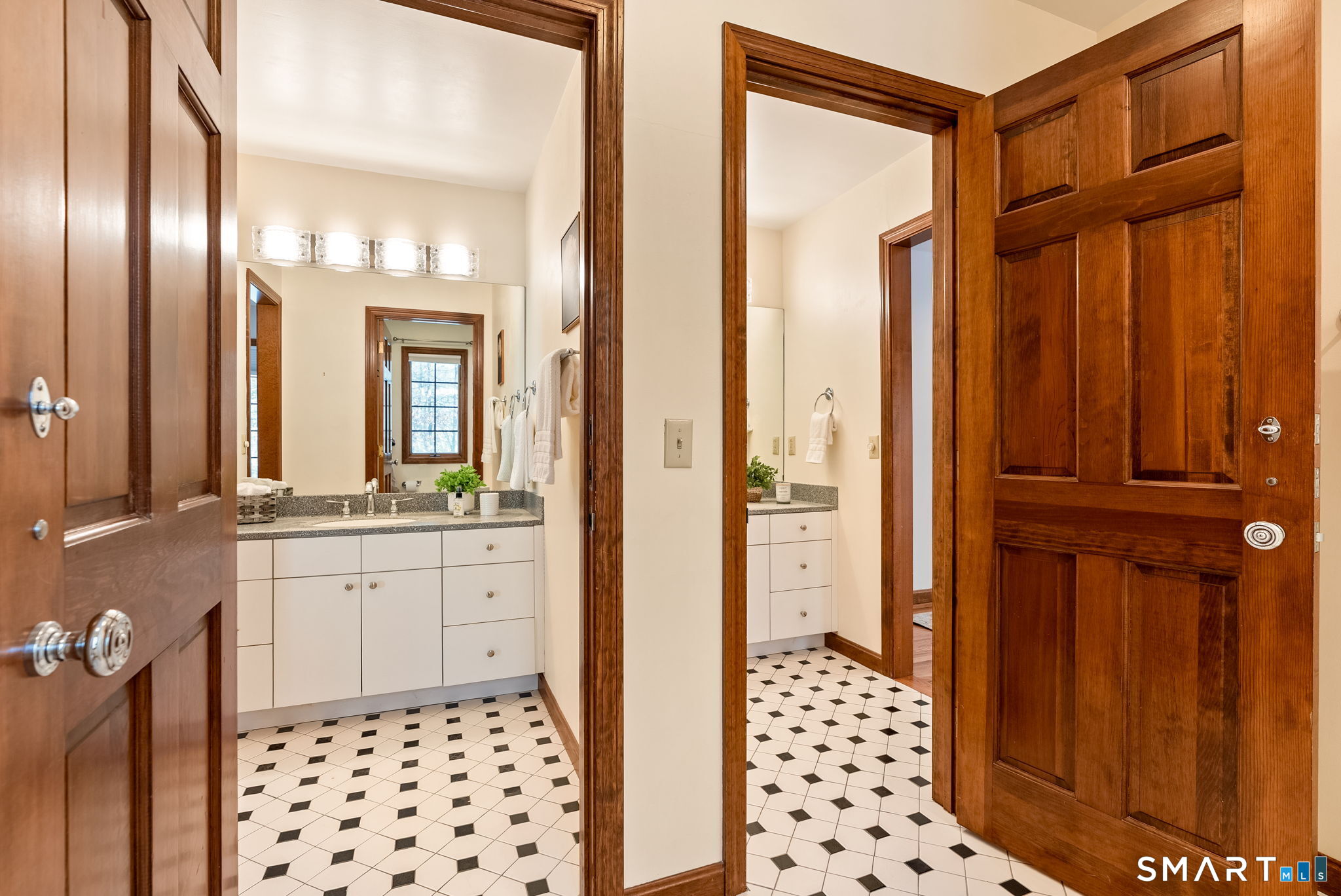 25 Pembroke Hill