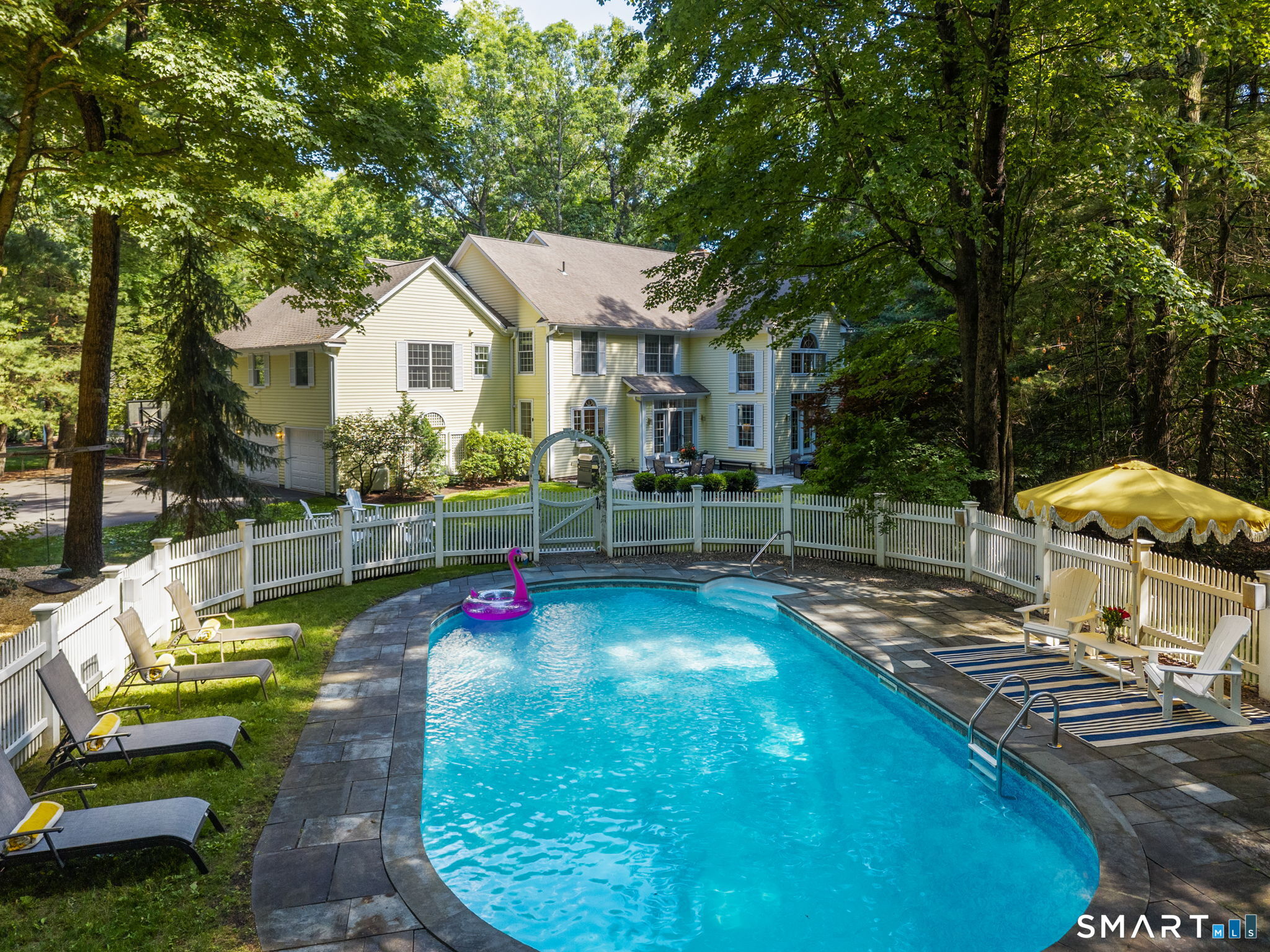 10 Langley Park
