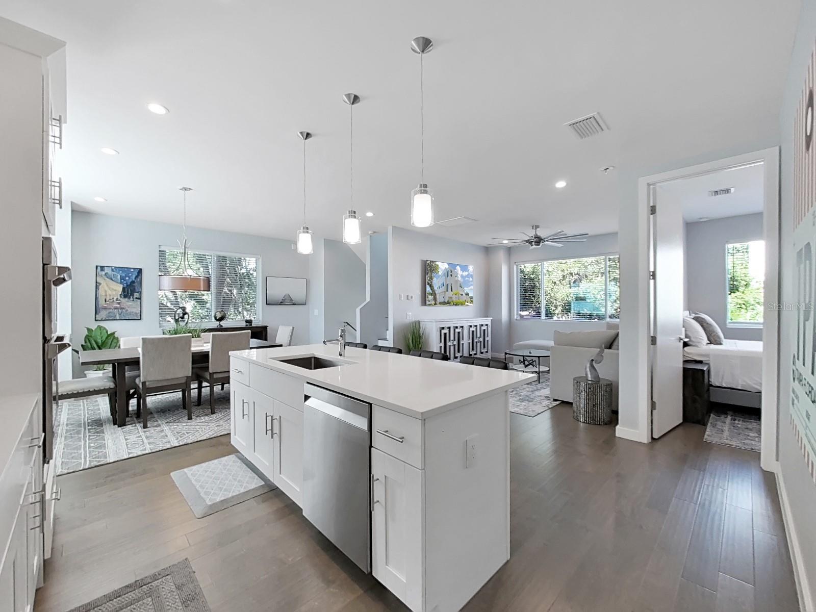 2728 N RIDGEWOOD AVE #1