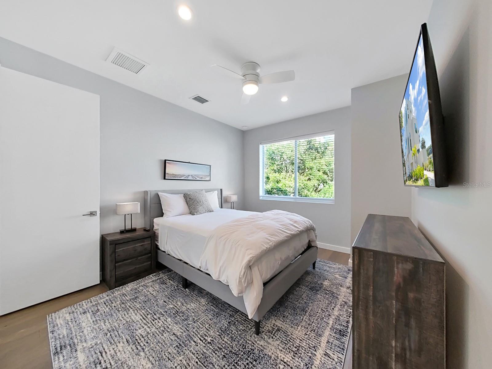 2728 N RIDGEWOOD AVE #1