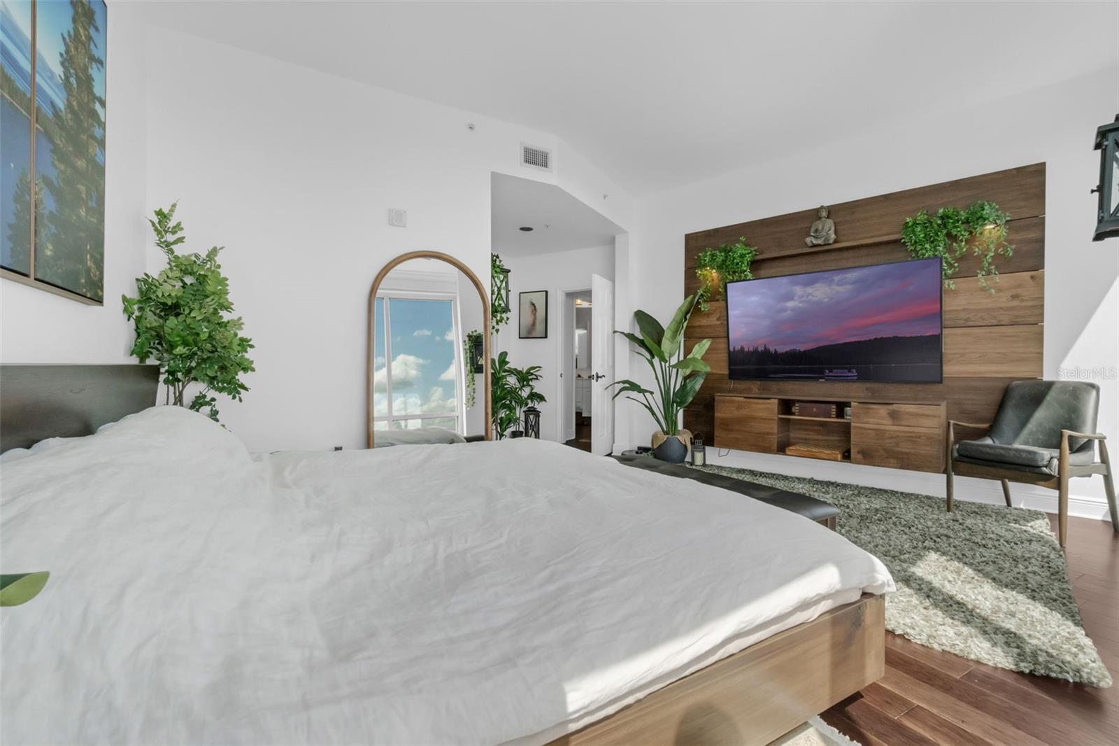 322 E CENTRAL BLVD #2101