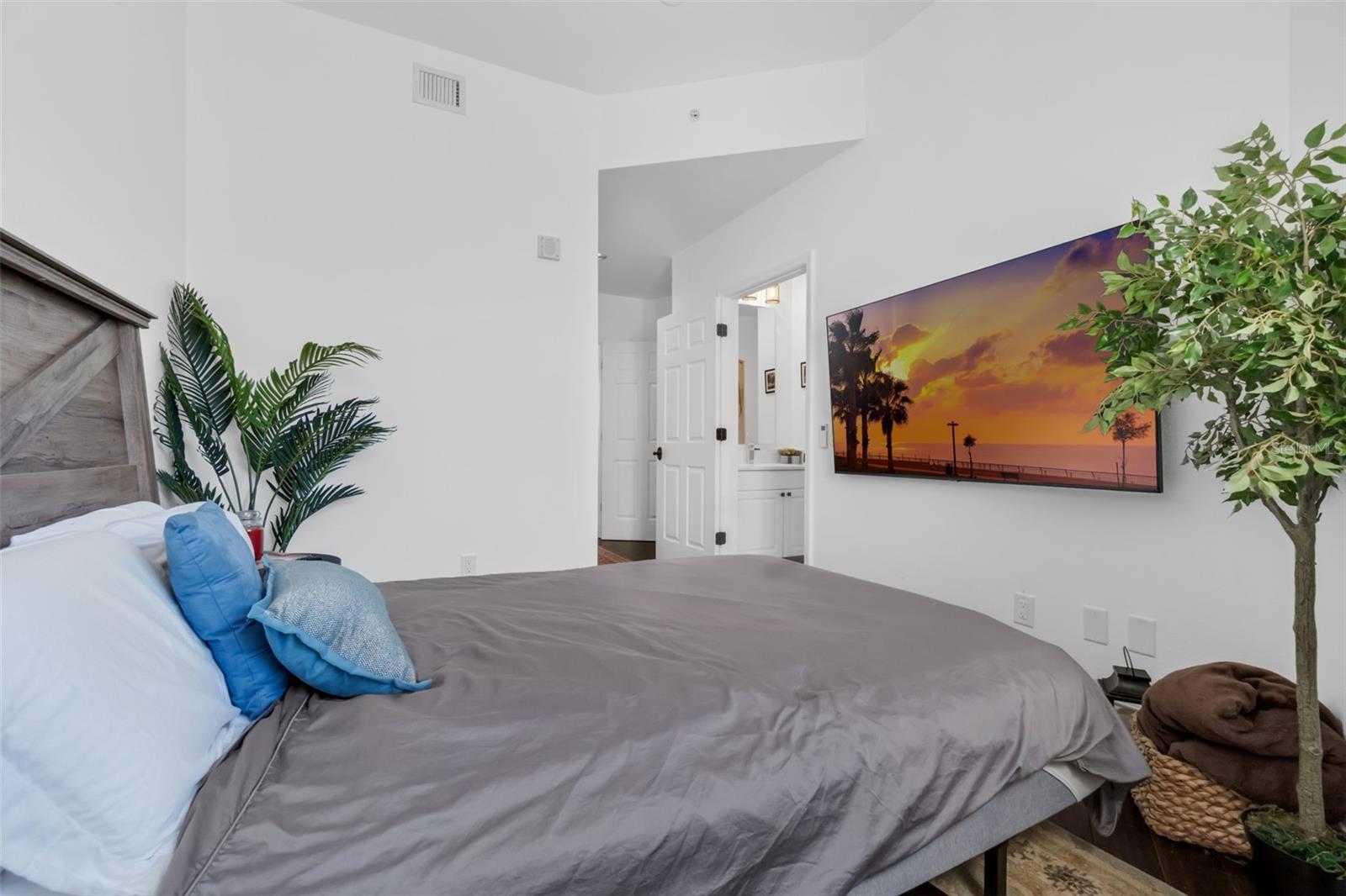 322 E CENTRAL BLVD #2101