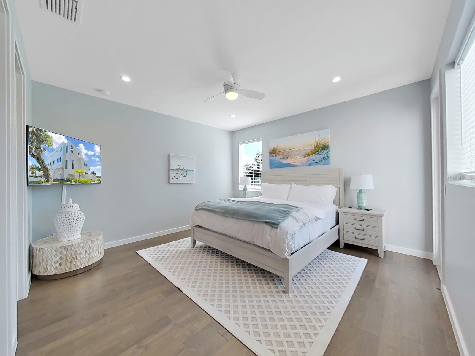 2728 N RIDGEWOOD AVE #1