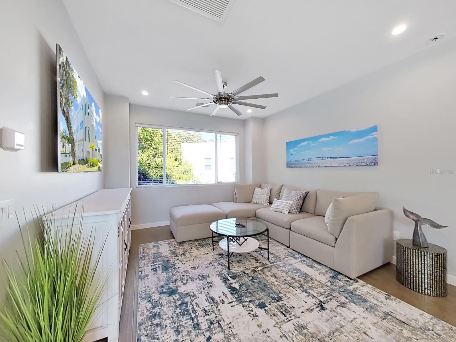 2728 N RIDGEWOOD AVE #1