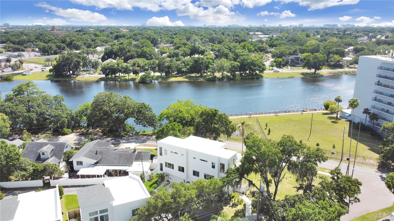 2728 N RIDGEWOOD AVE #1