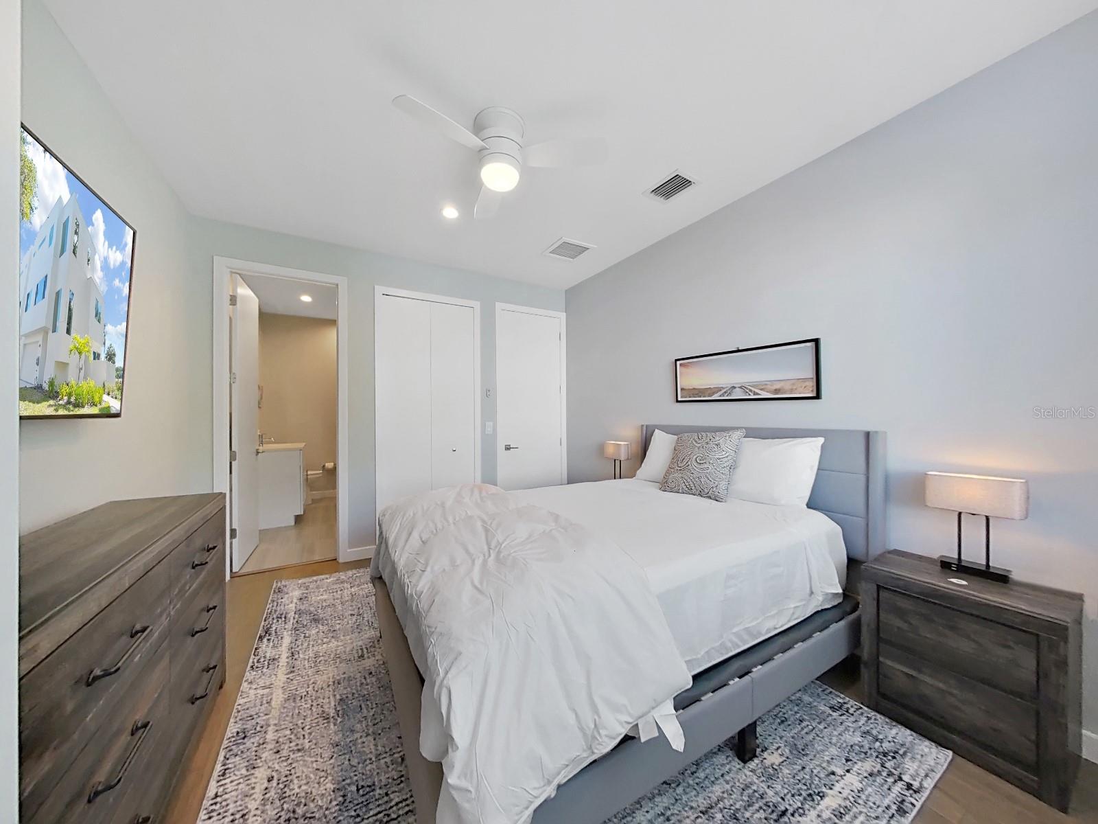 2728 N RIDGEWOOD AVE #1