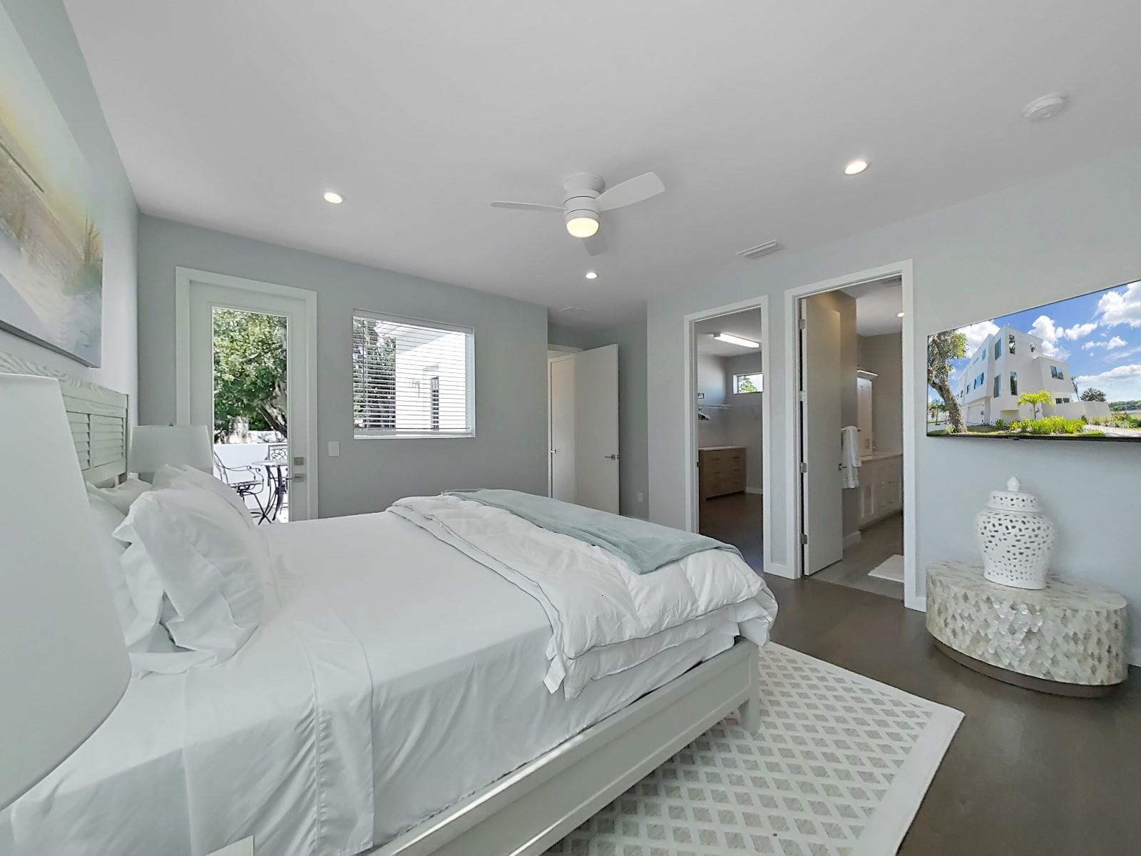 2728 N RIDGEWOOD AVE #1