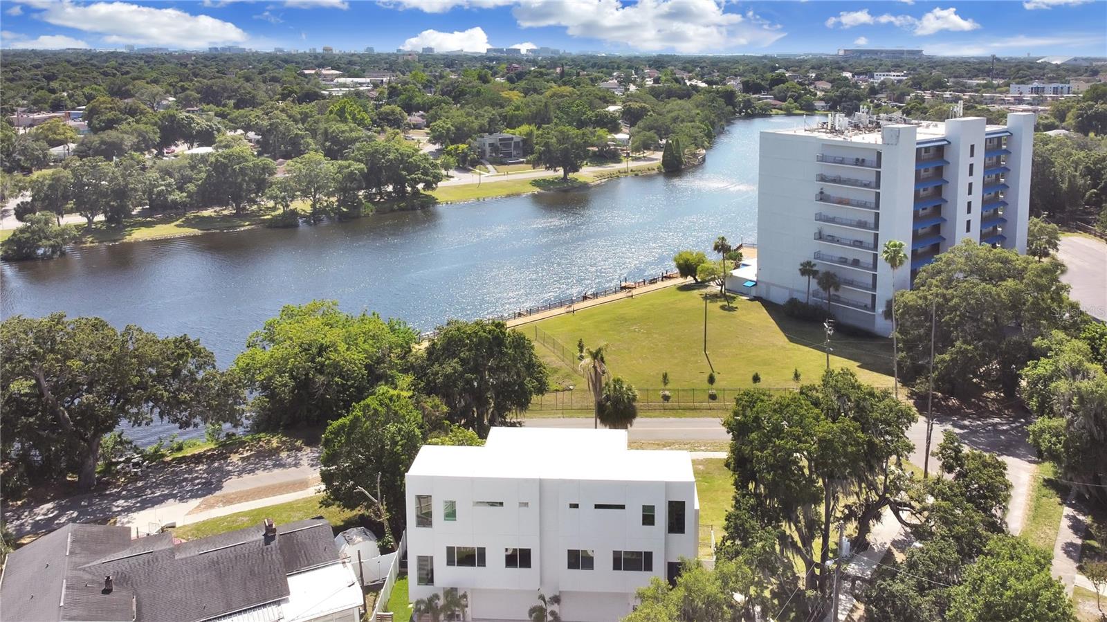 2728 N RIDGEWOOD AVE #1