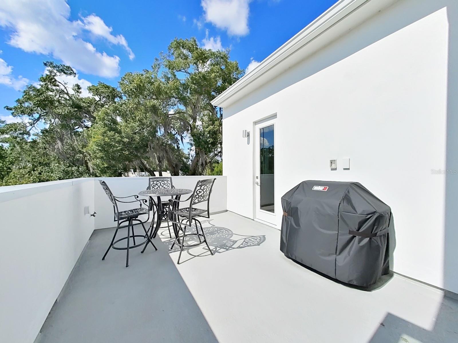 2728 N RIDGEWOOD AVE #1