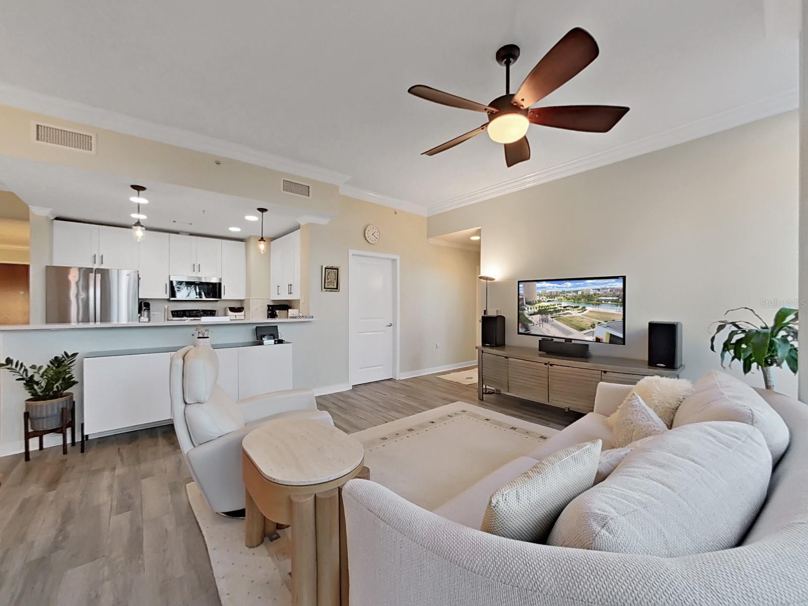 777 N ASHLEY DR #807