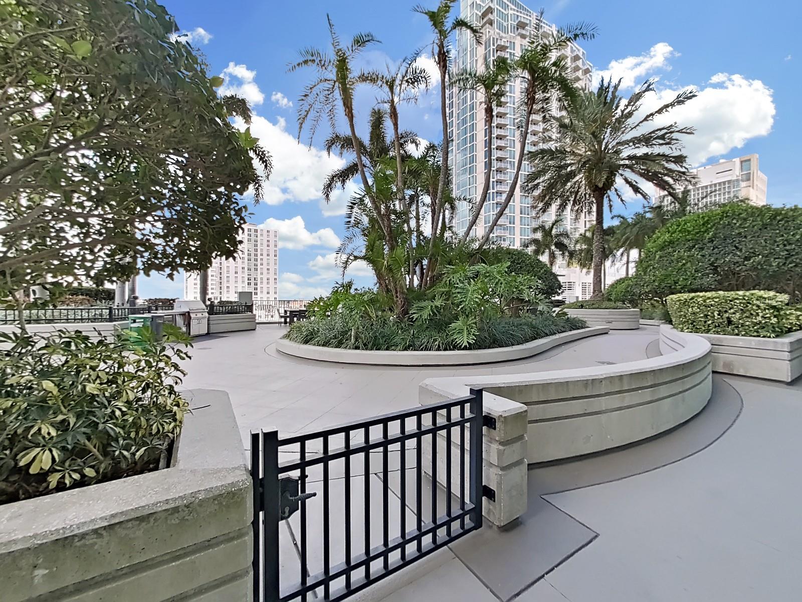 777 N ASHLEY DR #807