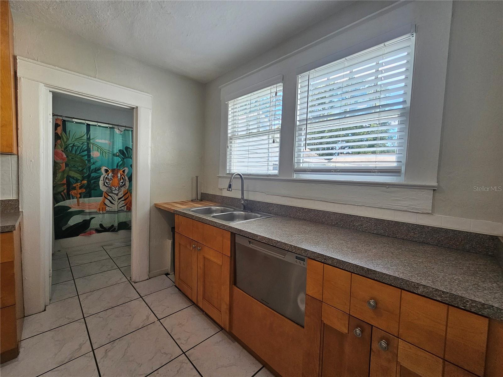 2703 W NORTH A ST #E