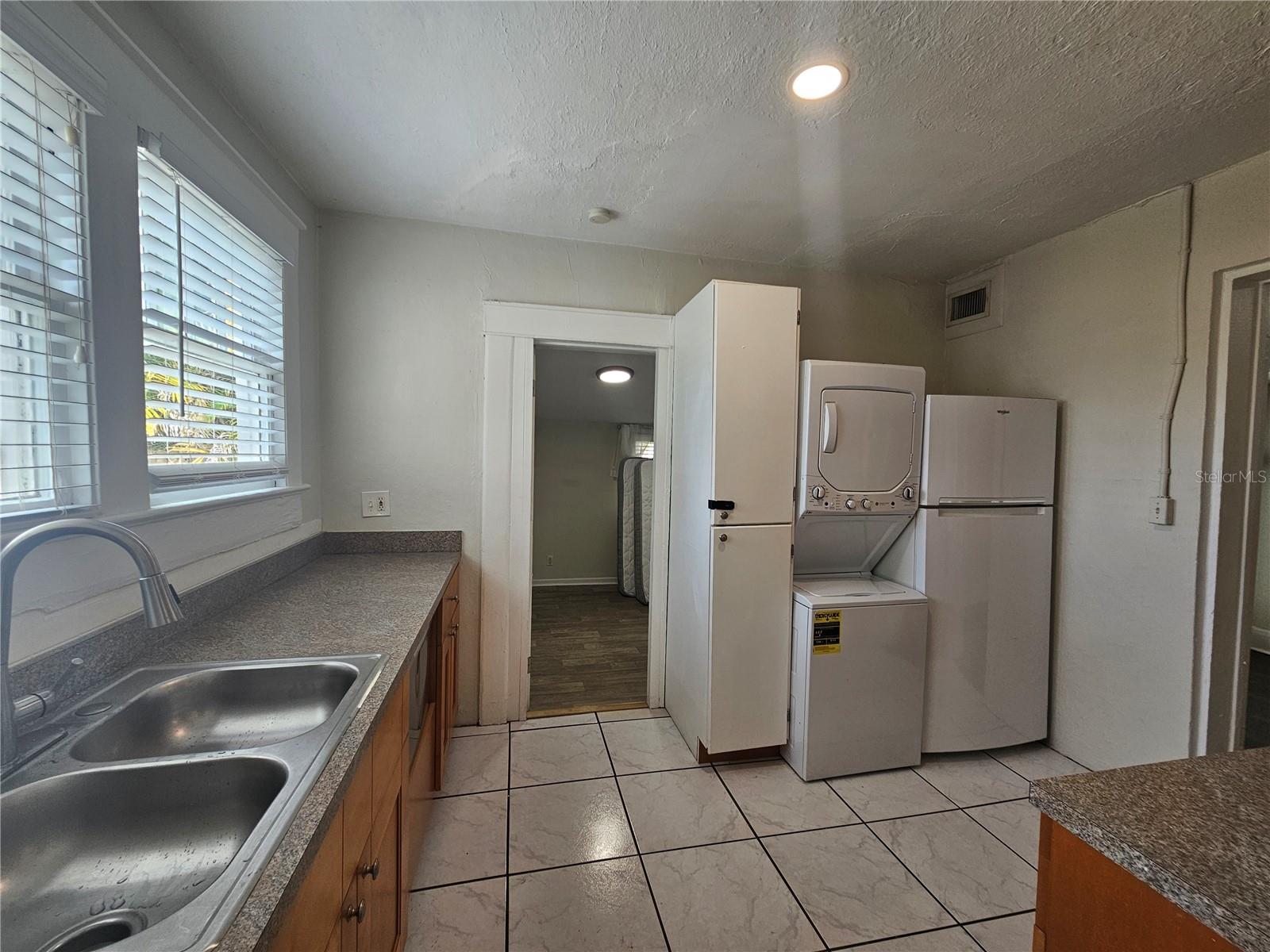 2703 W NORTH A ST #E