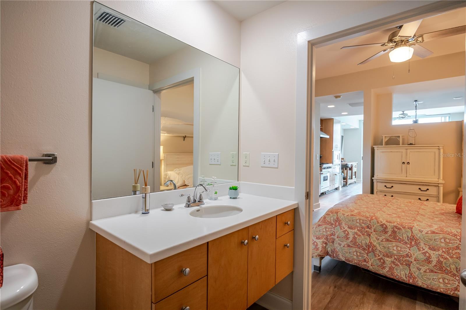 1120 E KENNEDY BLVD #1520