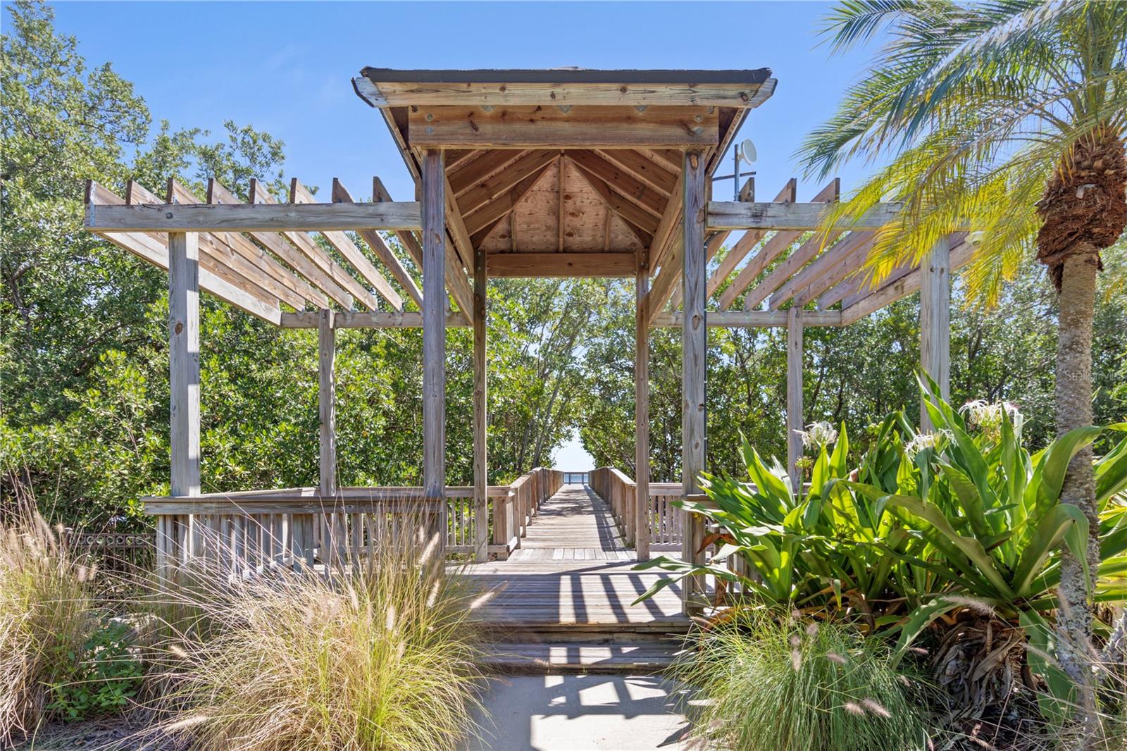 2960 BAYSHORE POINTE DR