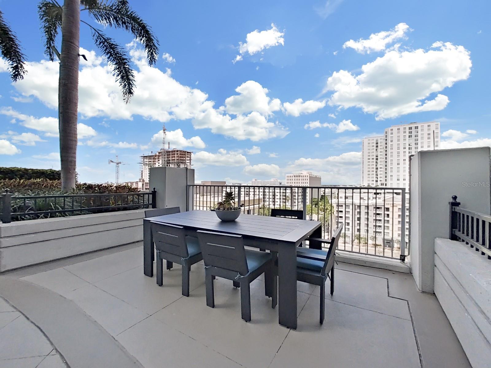 777 N ASHLEY DR #807