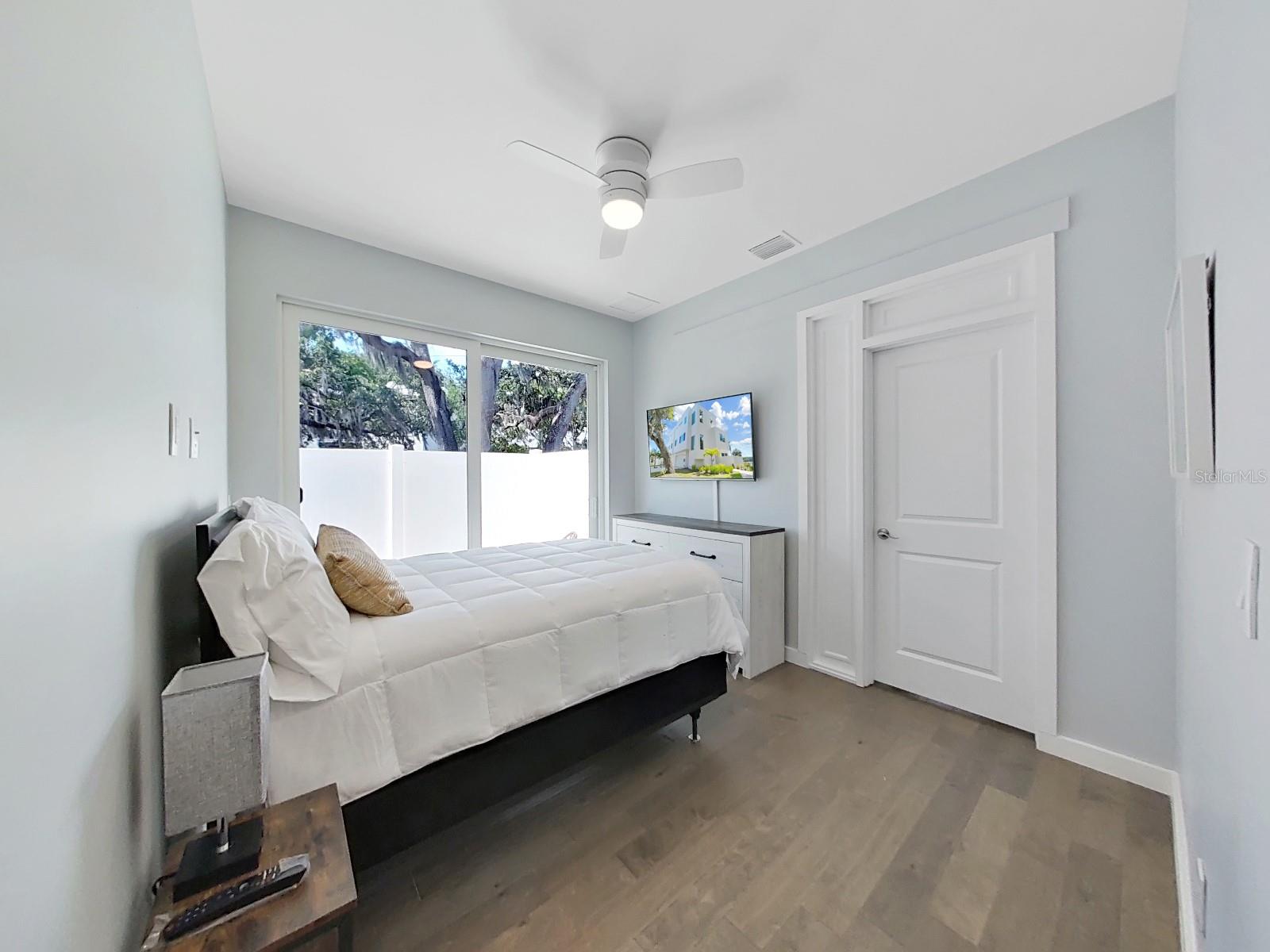 2728 N RIDGEWOOD AVE #1