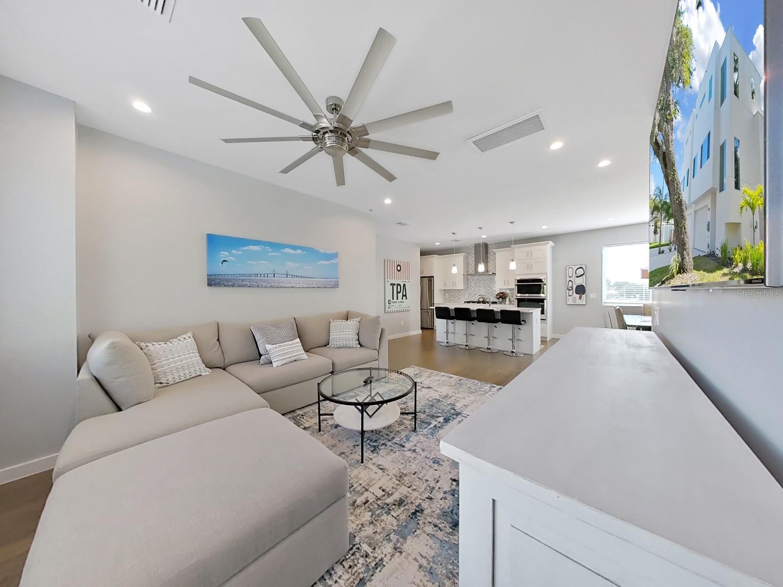 2728 N RIDGEWOOD AVE #1