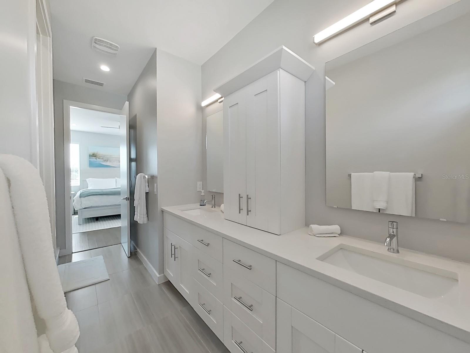 2728 N RIDGEWOOD AVE #1