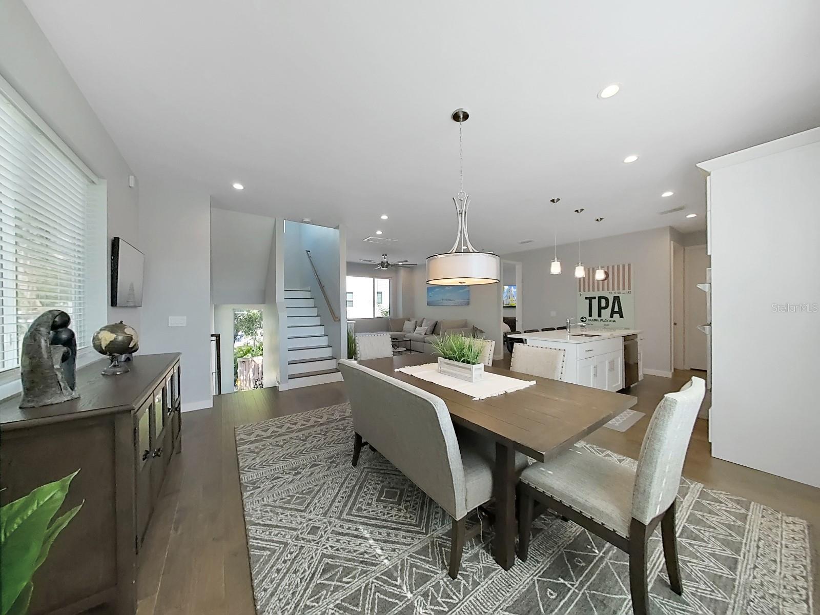 2728 N RIDGEWOOD AVE #1