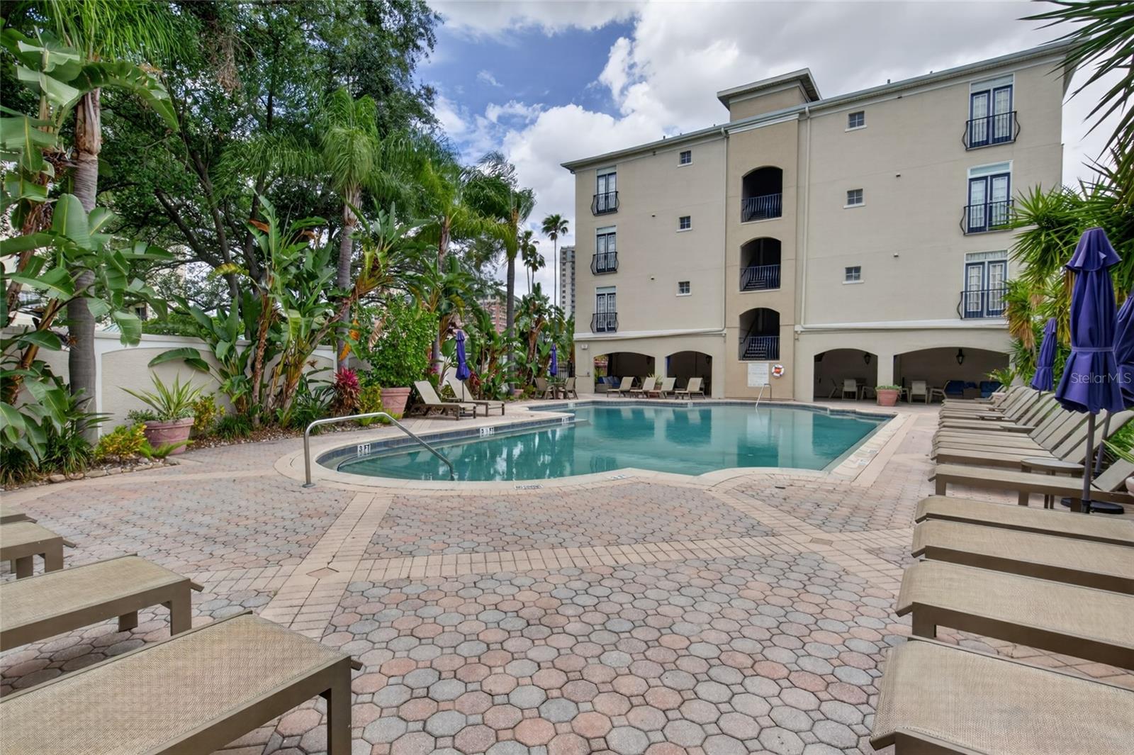 501 KNIGHTS RUN AVE #4102