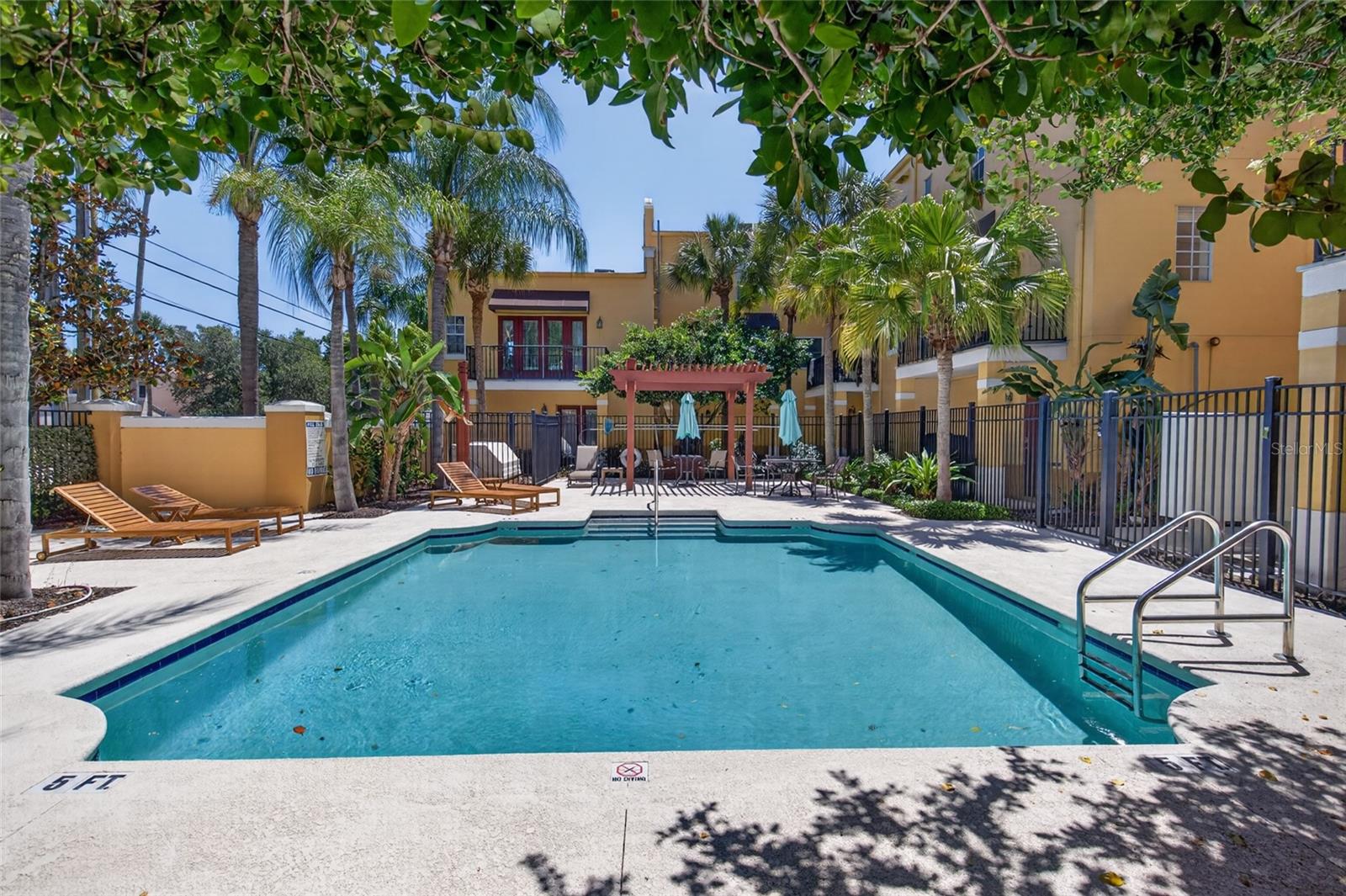 3322 LAS CAMPOS PL
