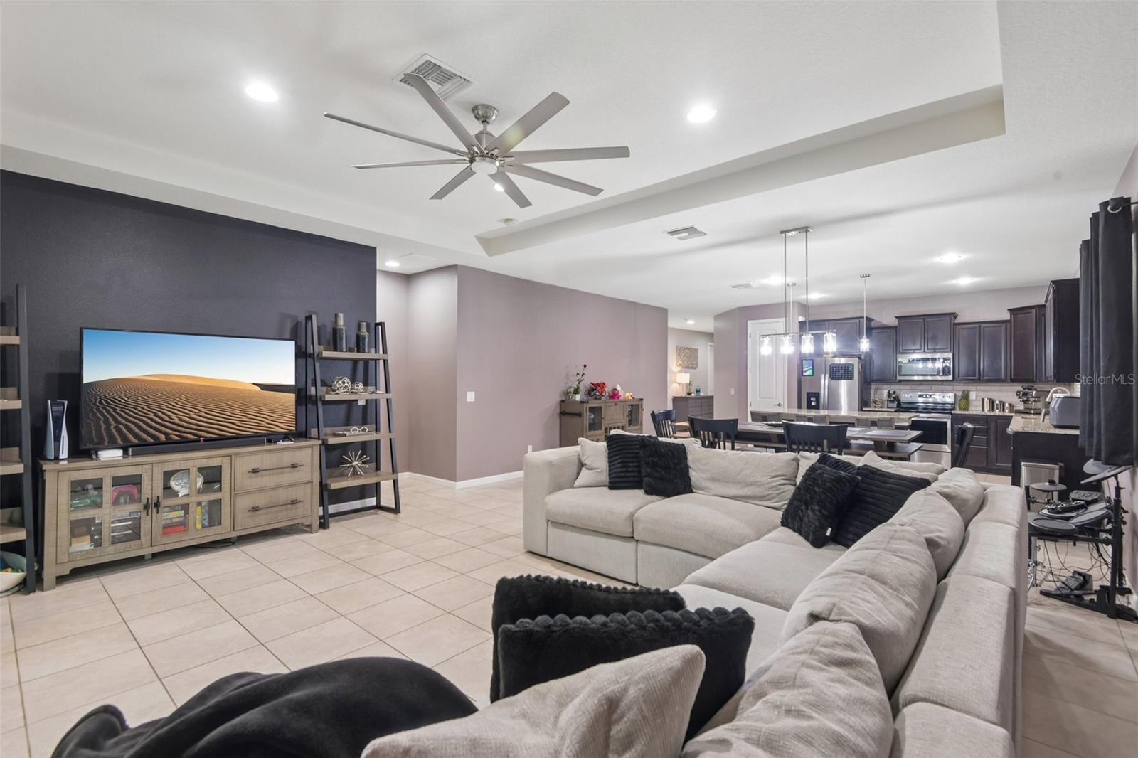 5319 FALLEN LEAF DRIVE