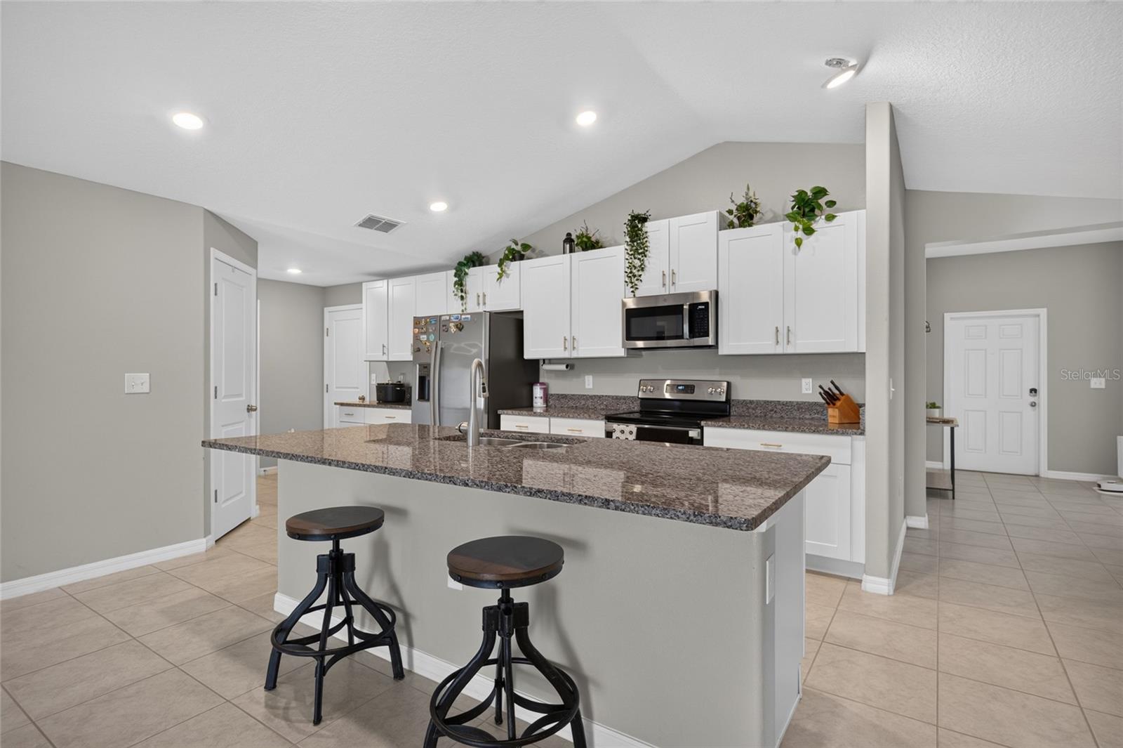 5420 LESLIE CANYON DR