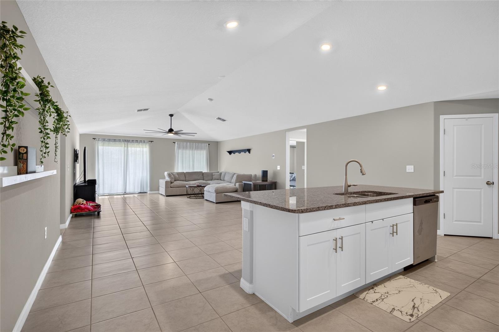 5420 LESLIE CANYON DR