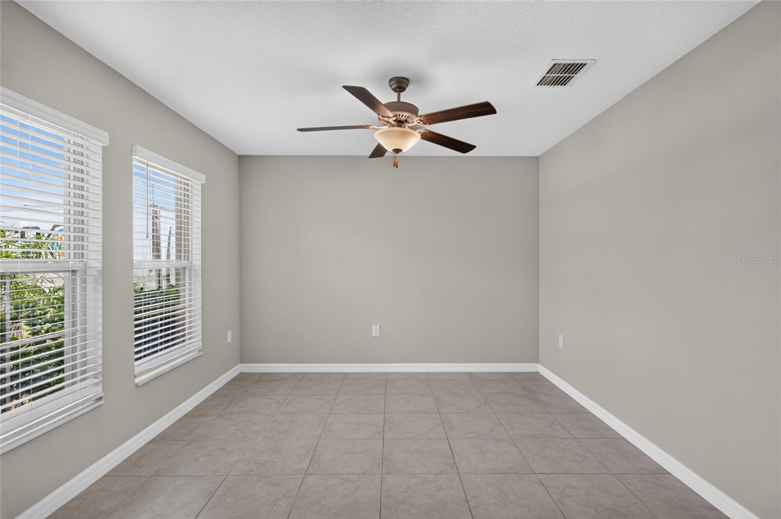 5420 LESLIE CANYON DR